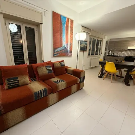 Hola House Politeama Theatre 팔레르모