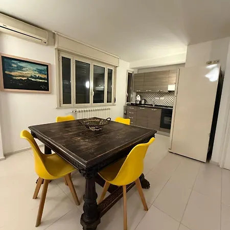 Hola House Politeama Theatre 팔레르모