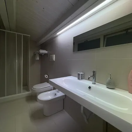 아파트 Hola House Politeama Theatre *