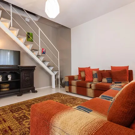 Apartamento Hola House Politeama Theatre *