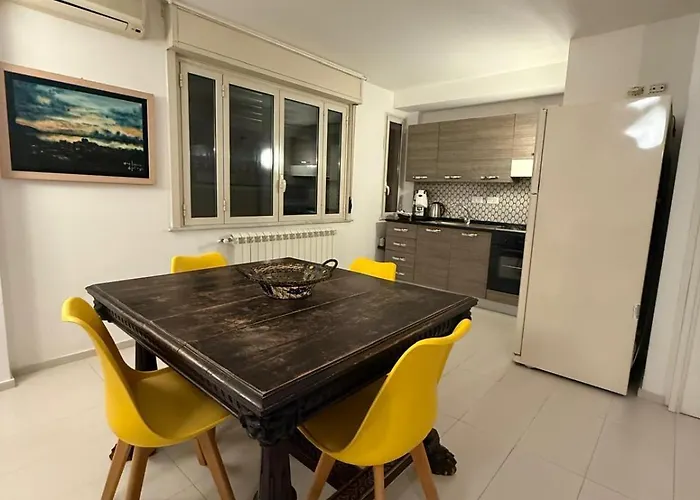 Hola House Politeama Theatre 팔레르모