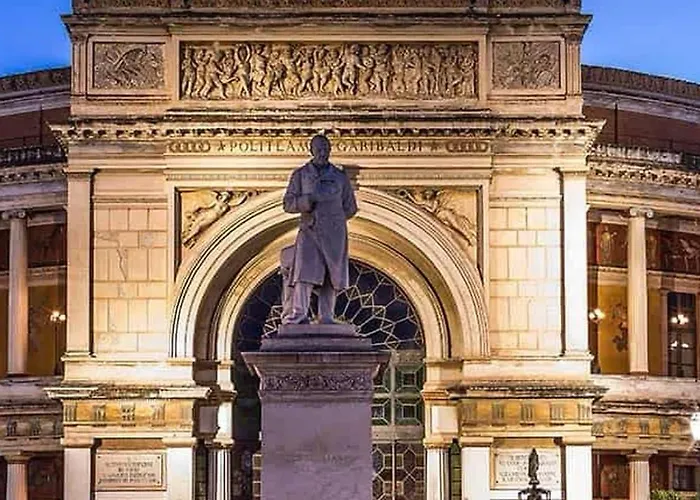 Hola House Politeama Theatre 아파트